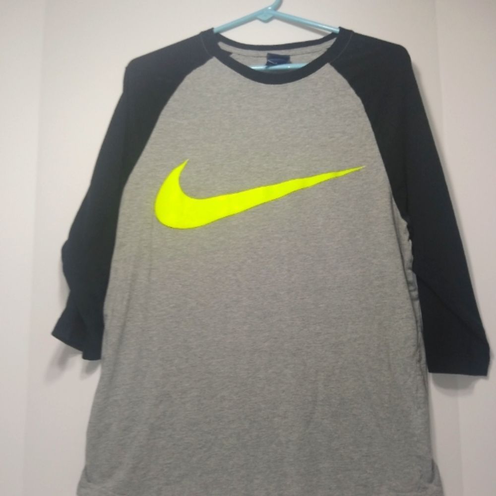 Men's Nike 3/4 Sleeve Jersey. Size Large.